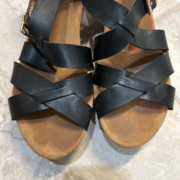 Clark’s Women’s Black Wedges - Picture 7 of 8